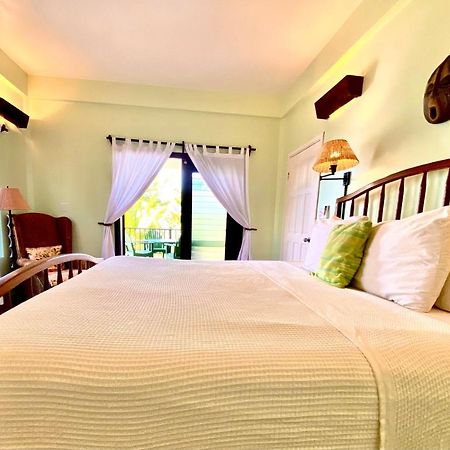 Tranquility Beach Suites Placencia Екстер'єр фото